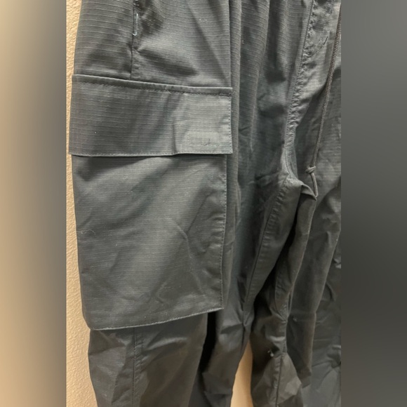 Nike - NWT - XL -  Black Cargo Pants - Oversized fit - Mid Rise stacked Length - Picture 8 of 15